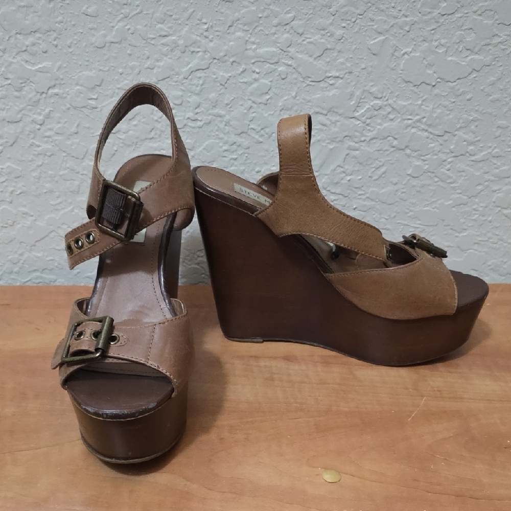 ***3×$26***Steve Madden Brown Wedge Sandals 7.5